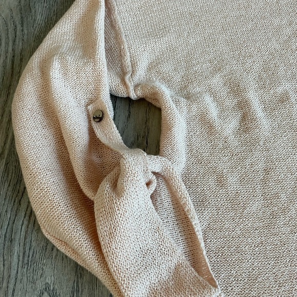 Ces Femme Women’s pale pink/apricot lightweight V neck sweater, size large - Picture 5 of 8